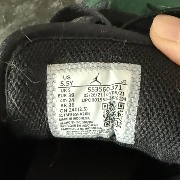 Jordan Women's Green and Black Trainers - Picture 6 of 6